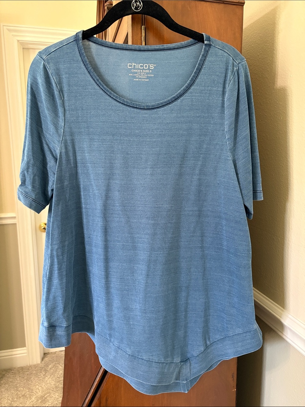 Chico's Scoop Neck Short Sleeve Asymmetrical Hem Top Yoga Athleisure Workout
